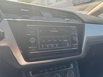Volkswagen Touran - 12