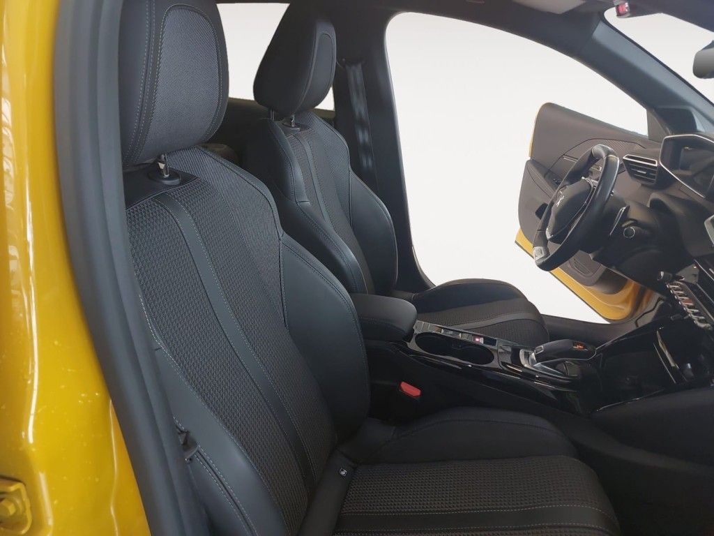 Fahrzeugabbildung Peugeot 208 PureTech Allure 130 EAT8 GTline