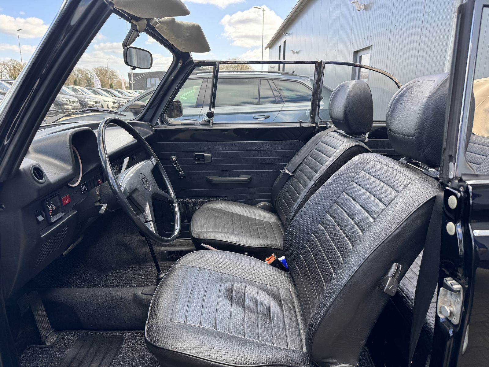Fahrzeugabbildung Volkswagen Käfer 1303 Karmann Cabriolet MATCHING-NUMBERS