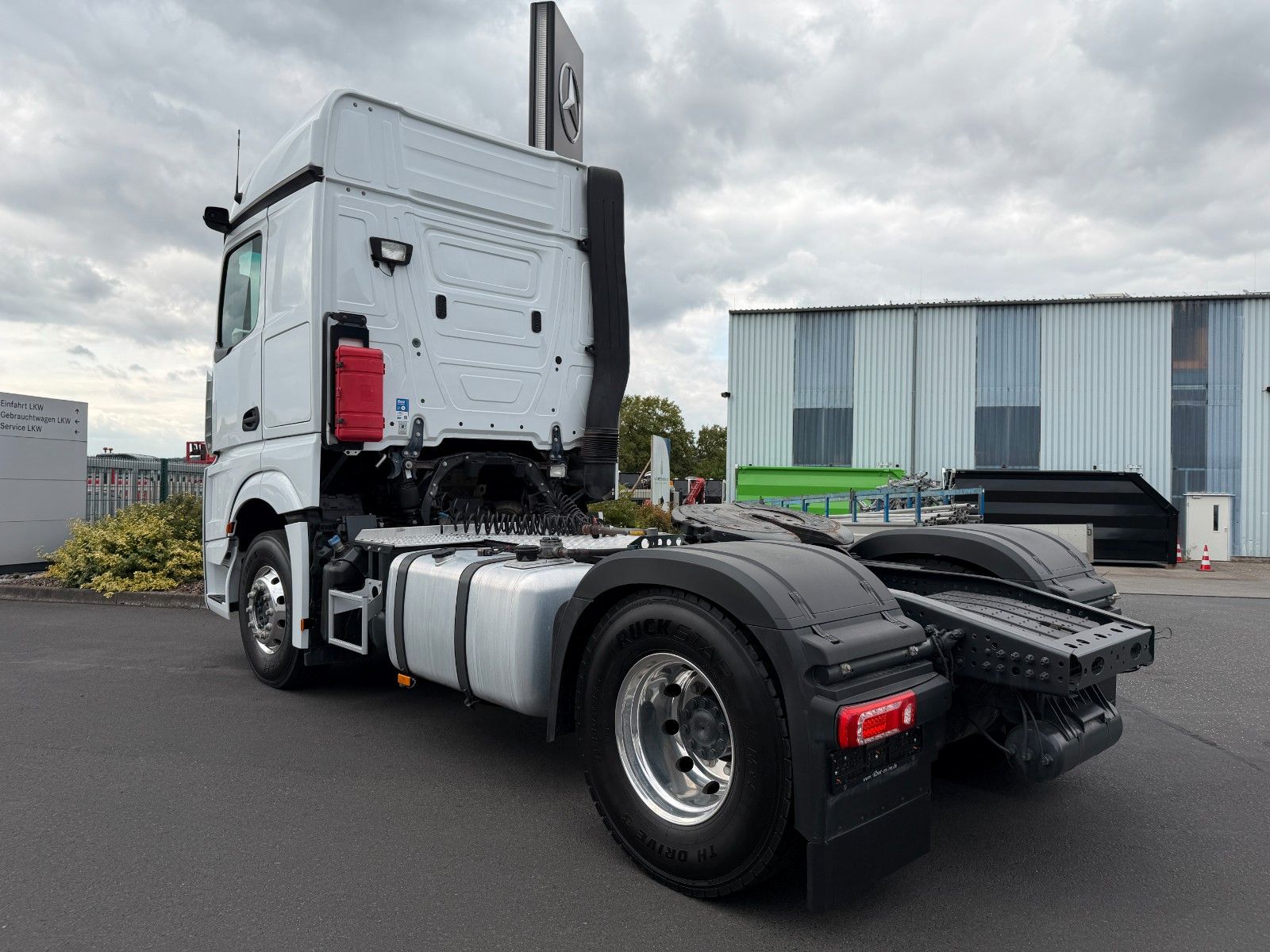 Fahrzeugabbildung Mercedes-Benz Actros 1846 LS Hydraulik, ADR, 2 x Nebenantrieb