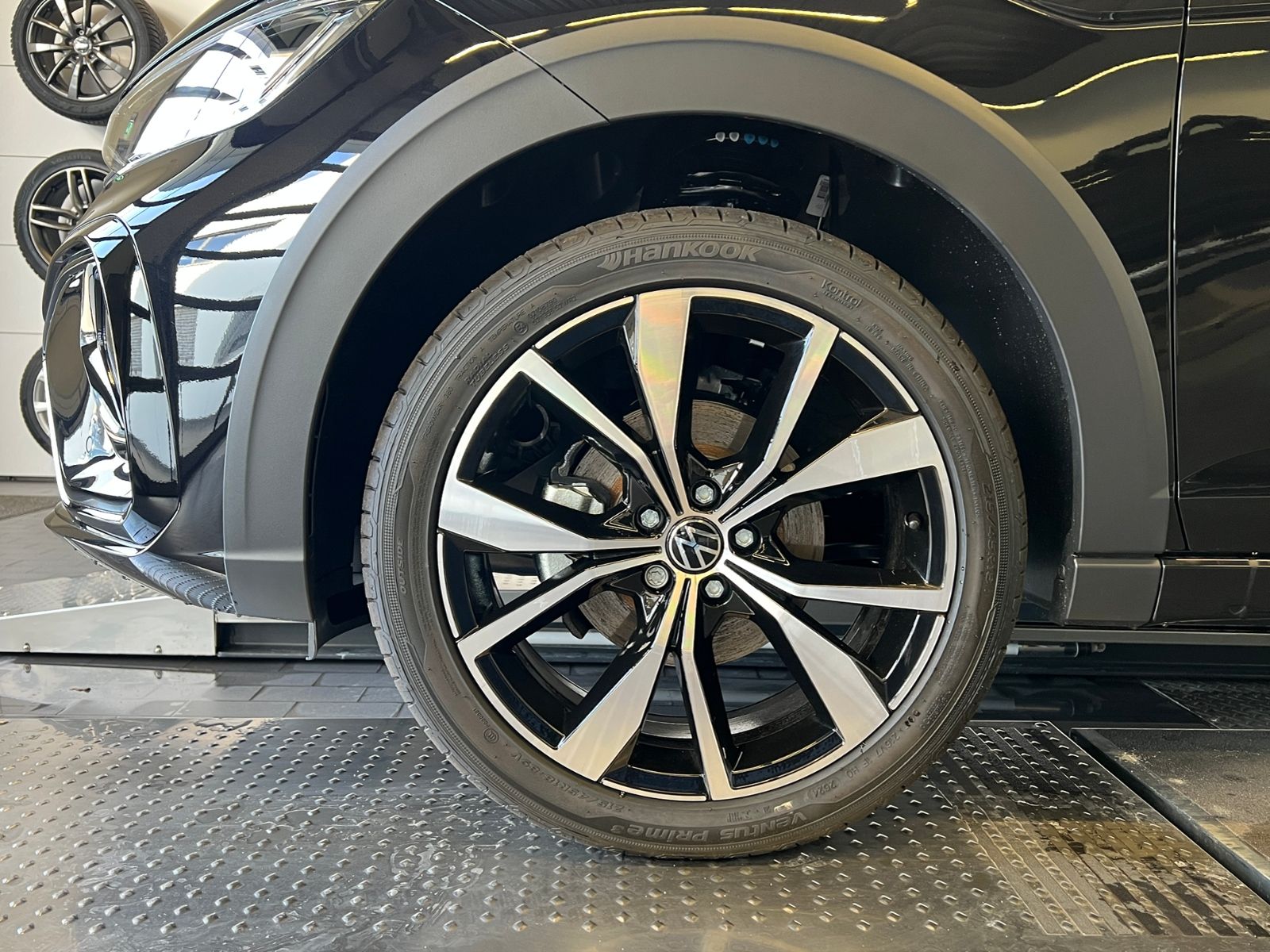 Fahrzeugabbildung Volkswagen Taigo R-Line 1.5 TSI DSG *AHK, Navi, "IQ.DRIVE"*