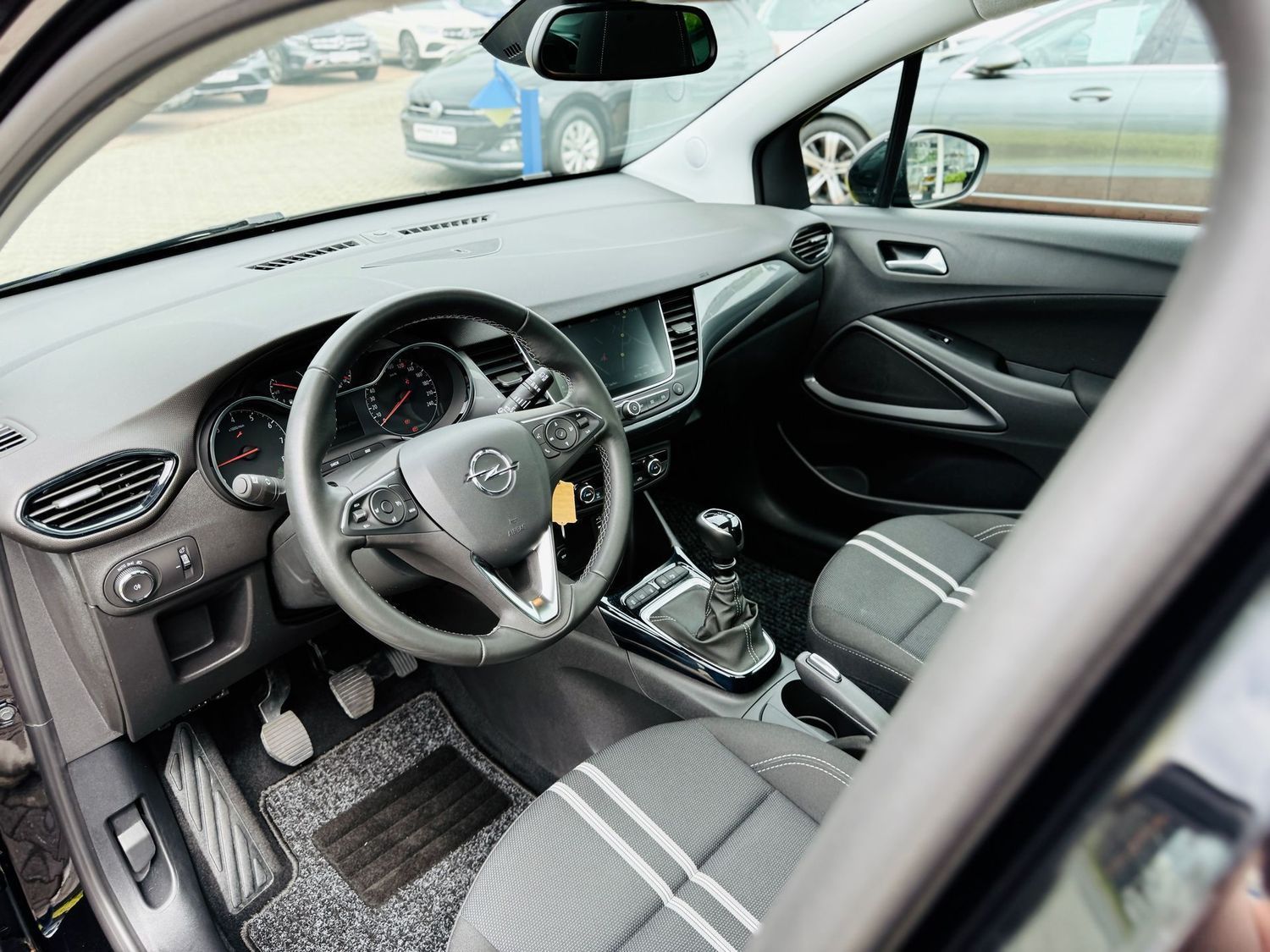 Fahrzeugabbildung Opel Crossland X 1,2 T ELEG., Navi, Panod, LED, RFK,