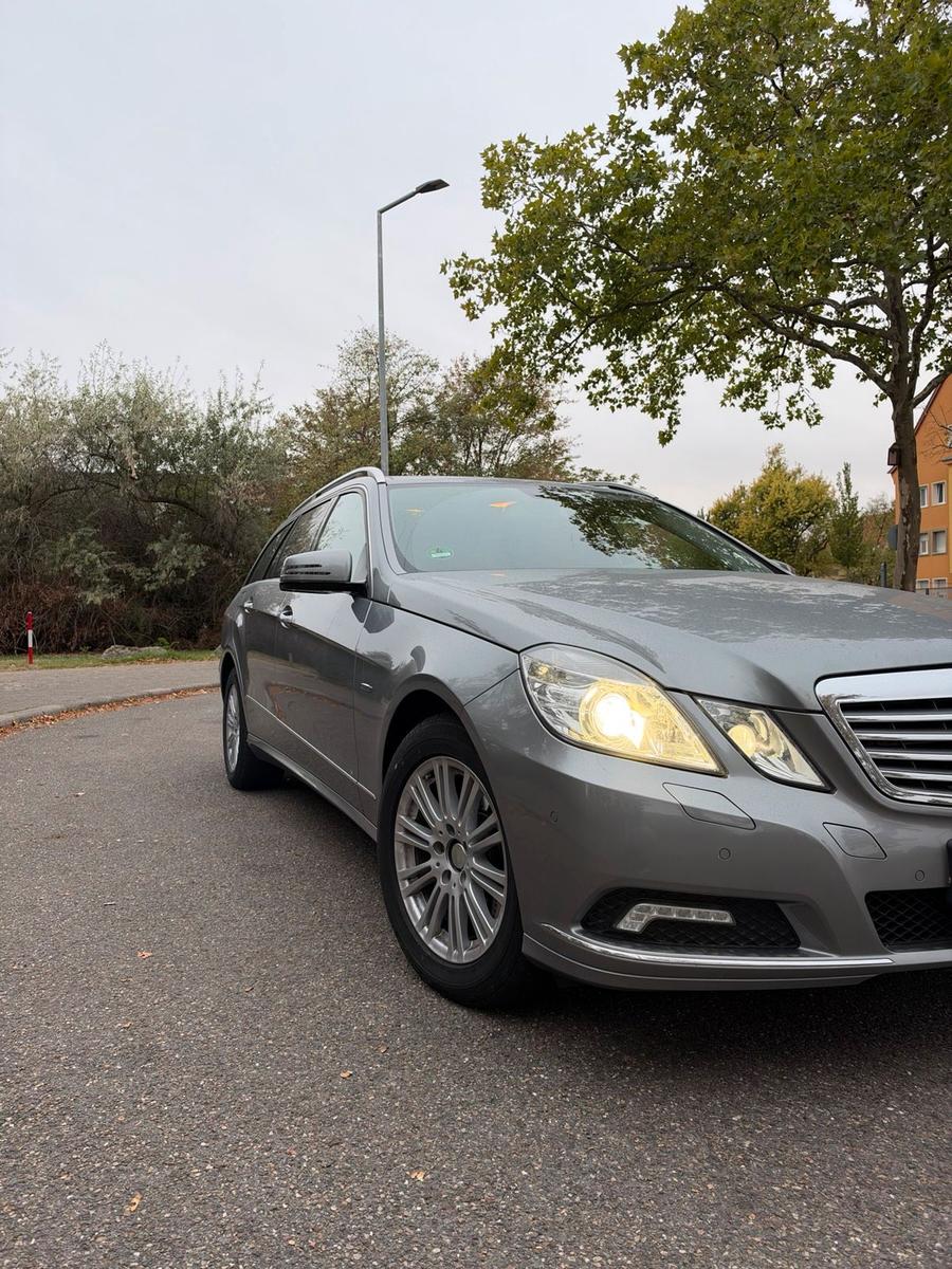 Mercedes-Benz E350 2011 — салон