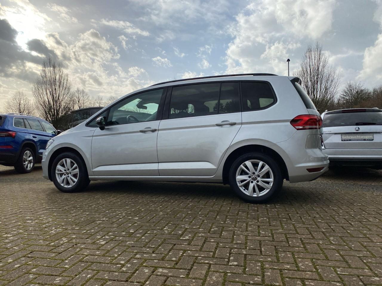 Volkswagen Touran 2.0 TDI Comfortline 7-Sitzer+PANO+AHK+RFK