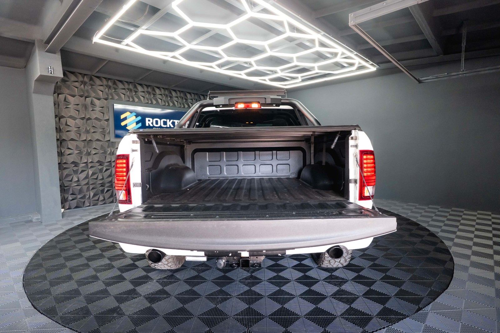Fahrzeugabbildung Dodge RAM 5.7 V8 HEMI 4x4 OFFROAD Night-Paket *LED*19%