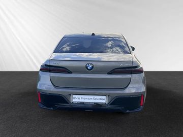 BMW 750 - 8