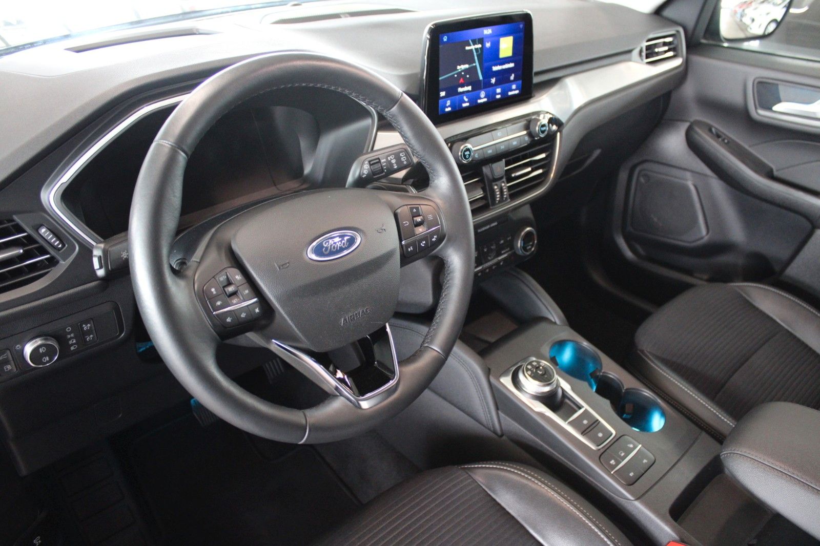 Fahrzeugabbildung Ford Kuga PHEV Titanium X AHK LED HUD 2xCam WinterP.