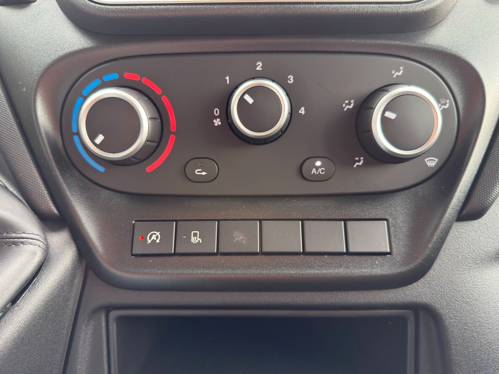 Fahrzeugabbildung Iveco Daily 35S14Y D Pritsche *R 3.450* AHK