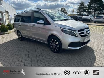 Mercedes V 220 - 2