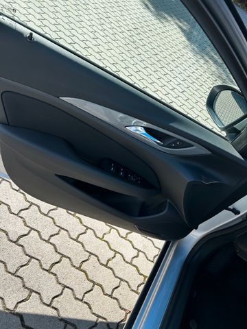 Insignia B Sports Tourer Edition*PDC*NAVI*