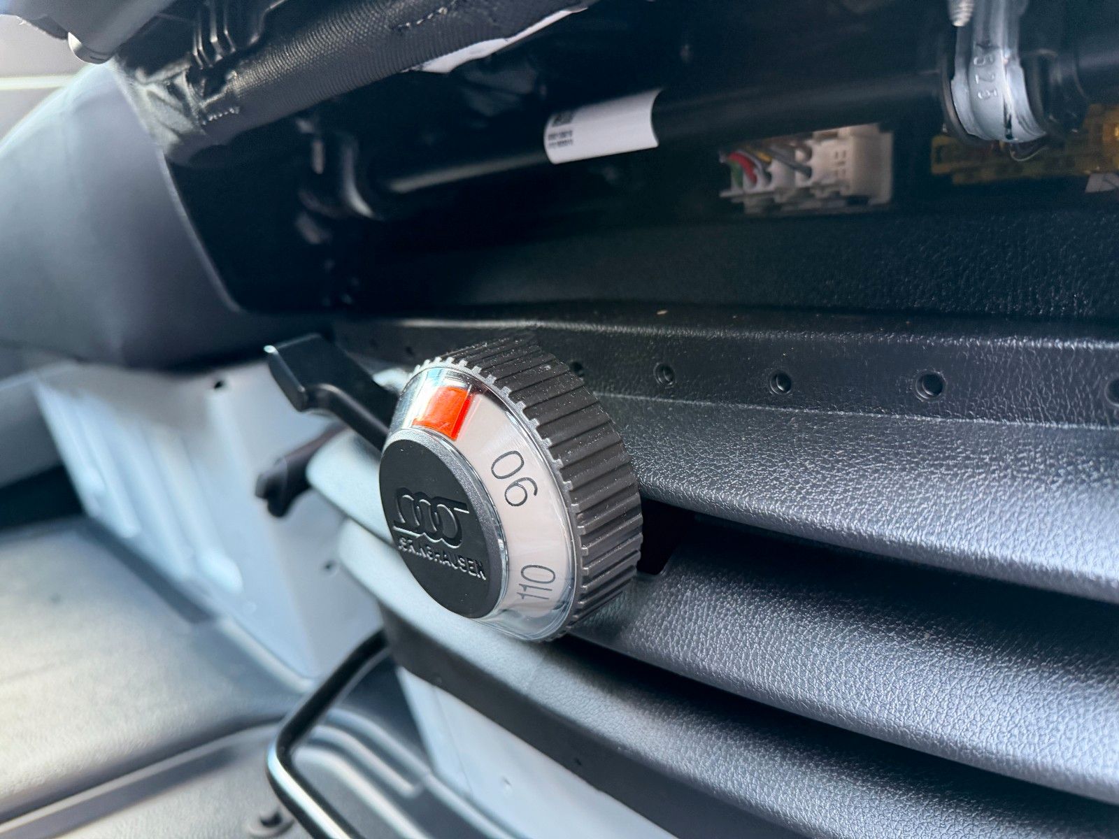 Fahrzeugabbildung Mercedes-Benz Sprinter 317 CDI 9G 3665 AHK3,5to Schwingsitz