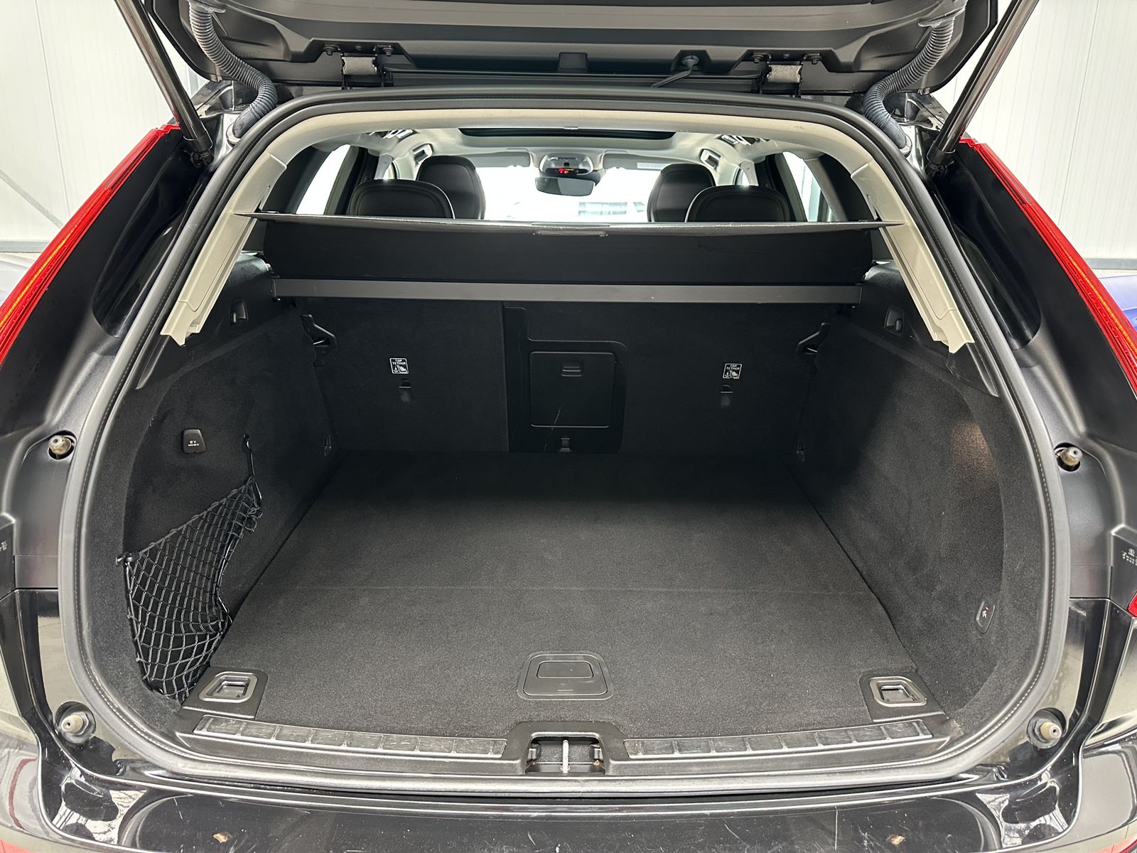 Volvo XC60 T6 R Design Expression AWD Pano AHK ACC  foto 7