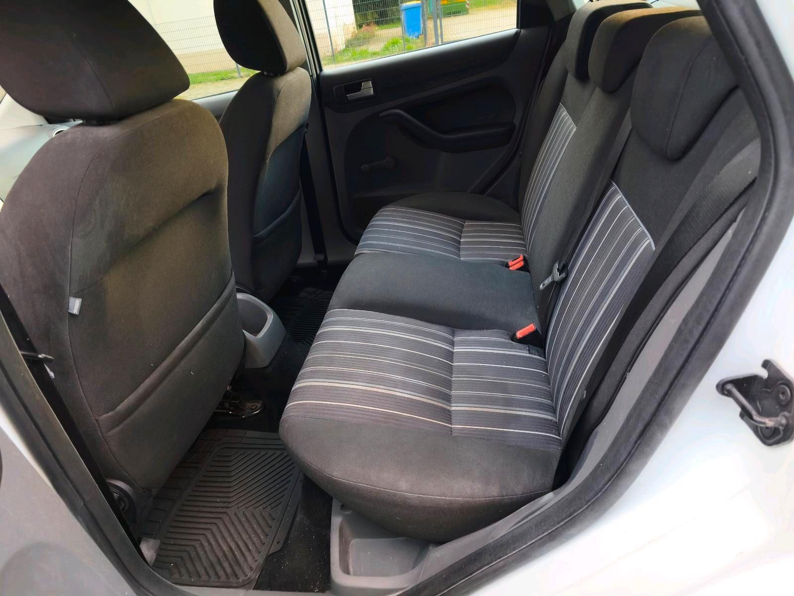 Ford Focus 2008 — photo 11
