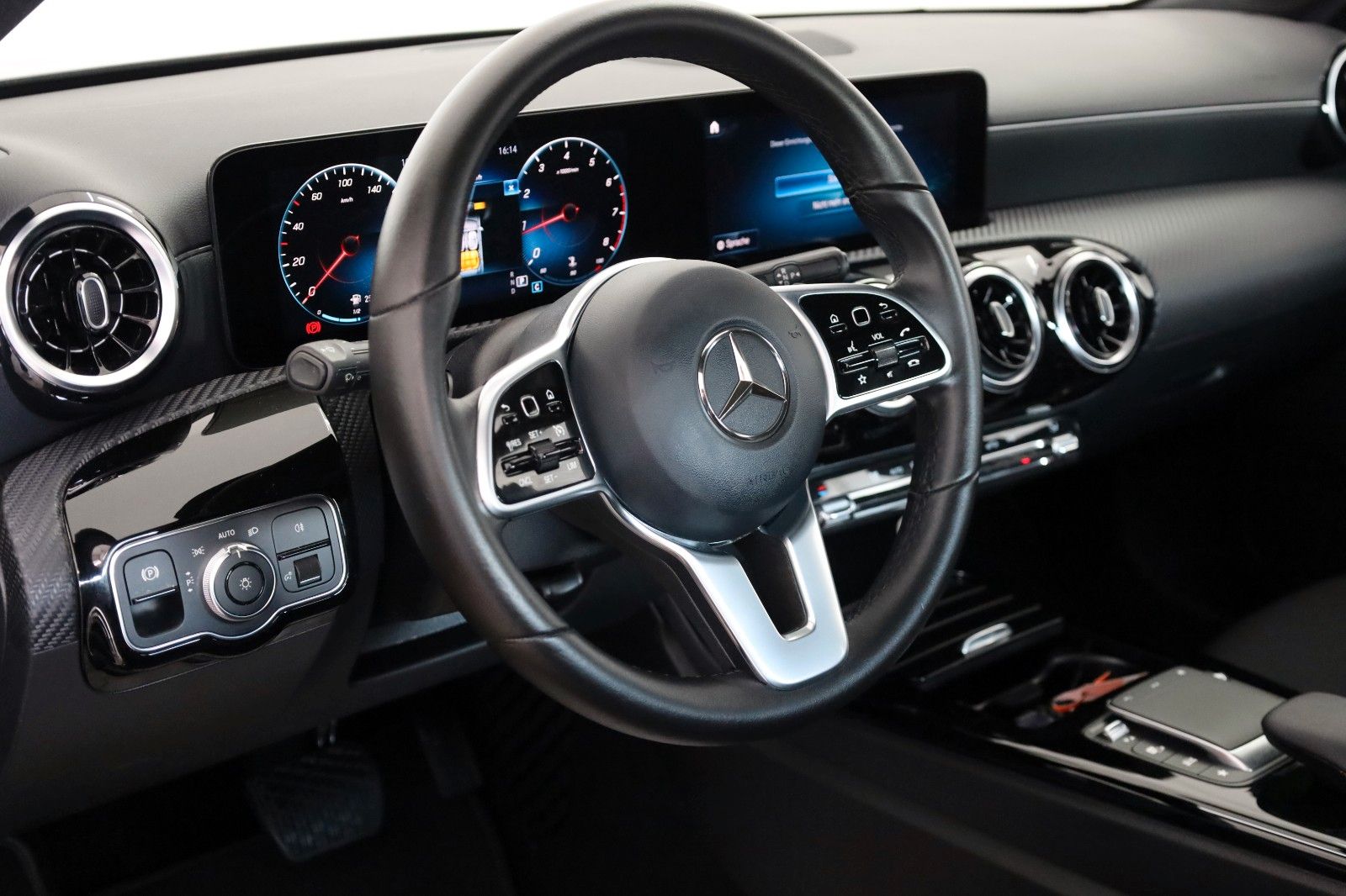 Fahrzeugabbildung Mercedes-Benz CLA 200 Coupè, Navi, LED, SH, Kamera, Widescreen