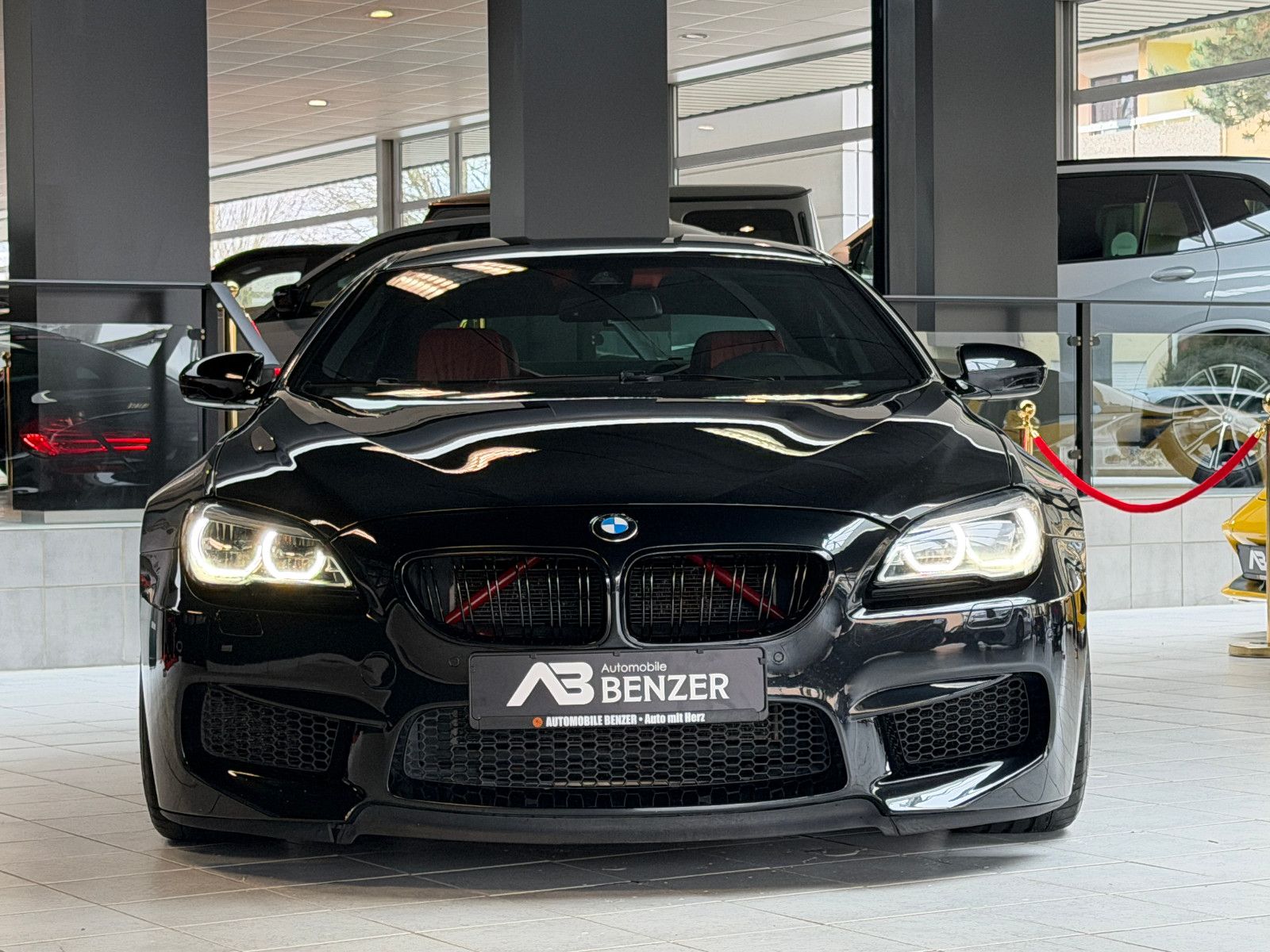 Fahrzeugabbildung BMW M6 Gran Coupe/CARBON/EXCLUSIVE/BLACK&RED/
