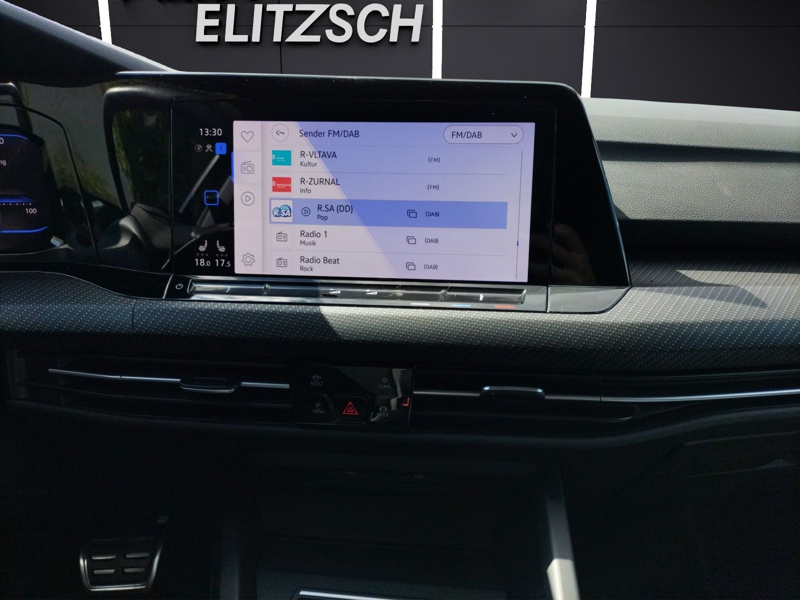 Fahrzeugabbildung Volkswagen Golf VIII R 4M  DSG Matrix Navi Harman AID ACC R