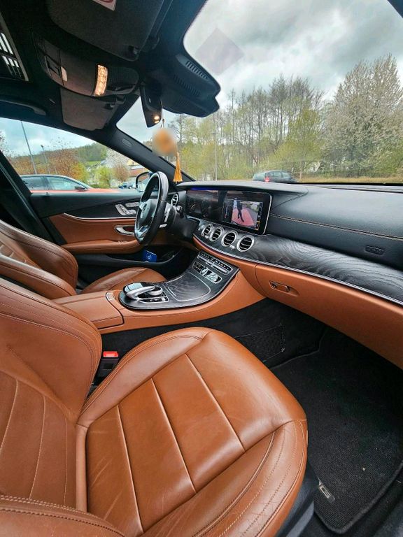 Image of Mercedes-Benz E 350