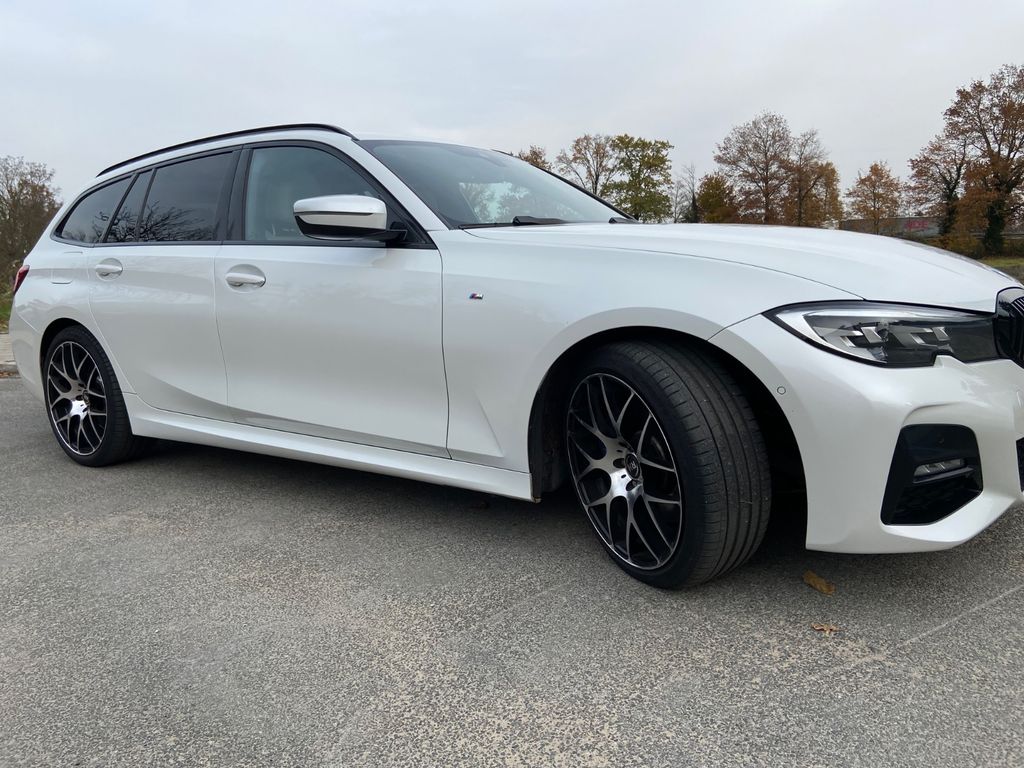 Image of BMW 330