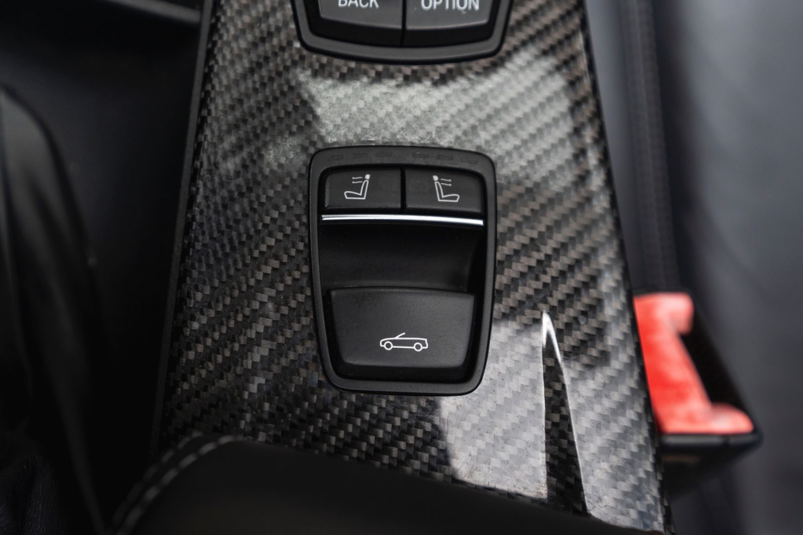 Fahrzeugabbildung BMW M4 Kabrio HUD LED KAM TOTW H&K DKG PDC CARBON