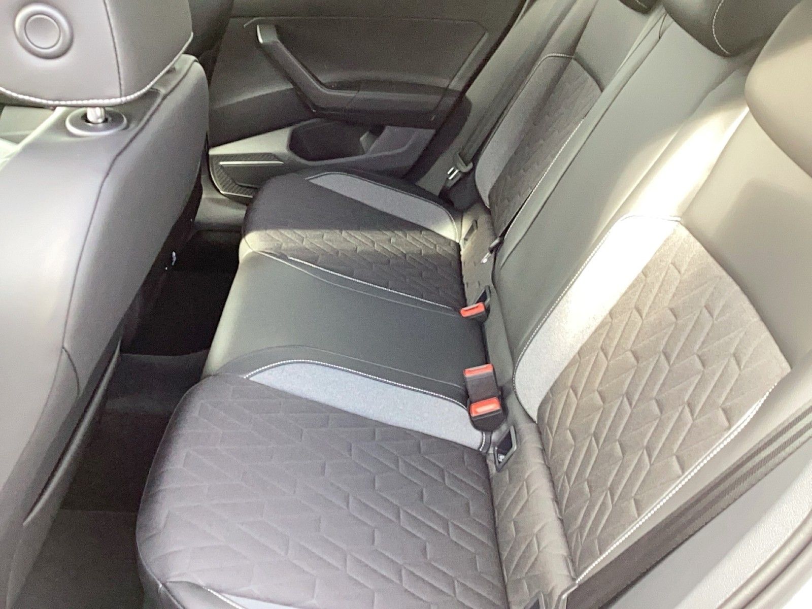 Fahrzeugabbildung Volkswagen Taigo Energy RearView Ready2Discover