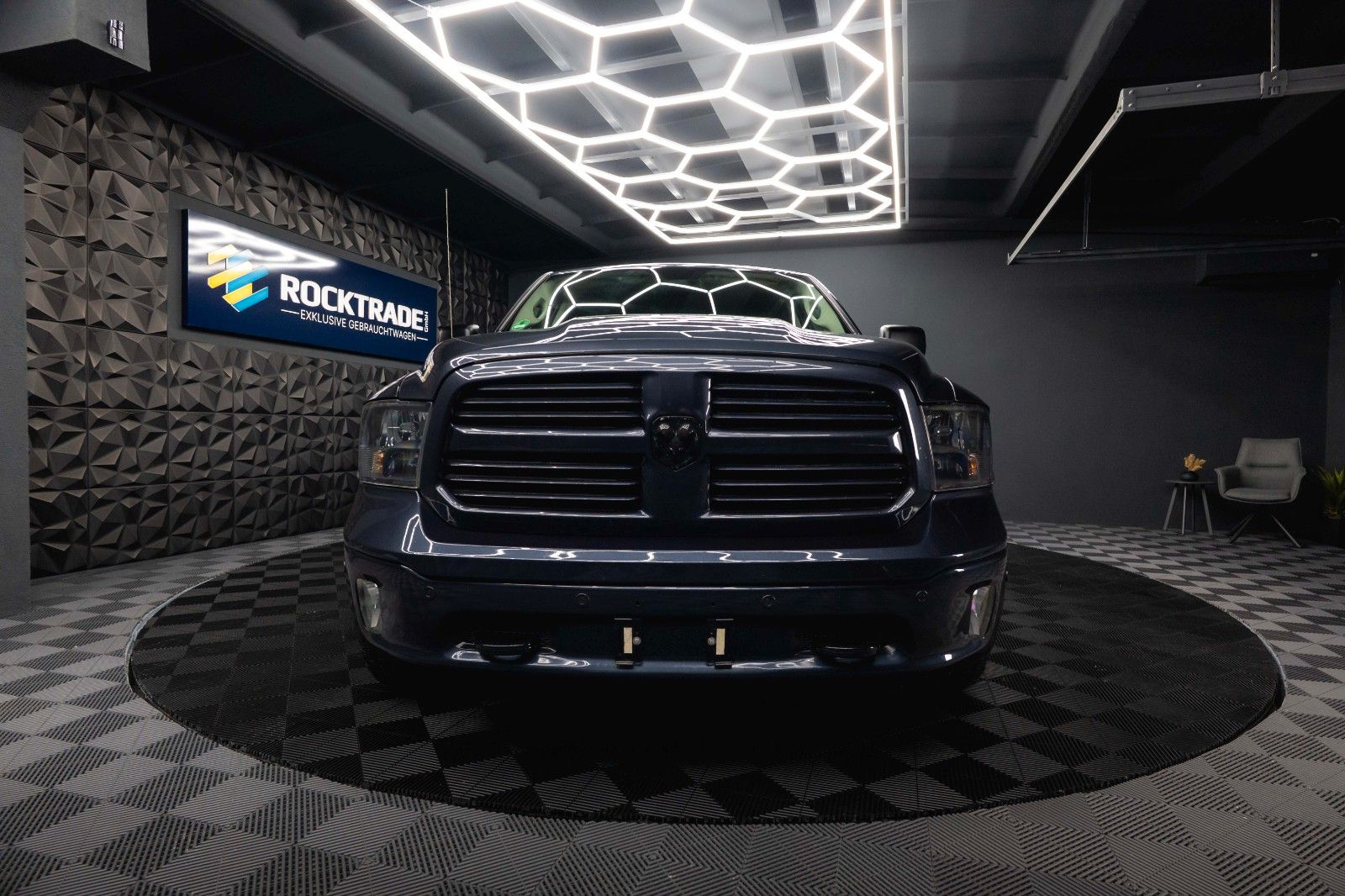 Fahrzeugabbildung Dodge RAM 5.7 V8 HEMI 4x4 Offroad Night  LONGBED*LPG*