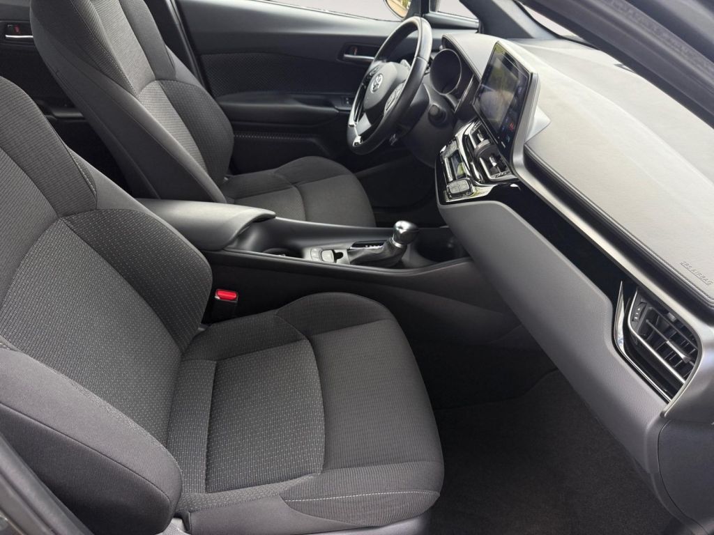 Fahrzeugabbildung Toyota C-HR Hybrid Flow