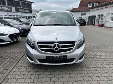 Mercedes V 220 - 2