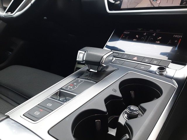 Fahrzeugabbildung Audi A6 Avant S line 50TFSIe quattro Navi StdHz 19"