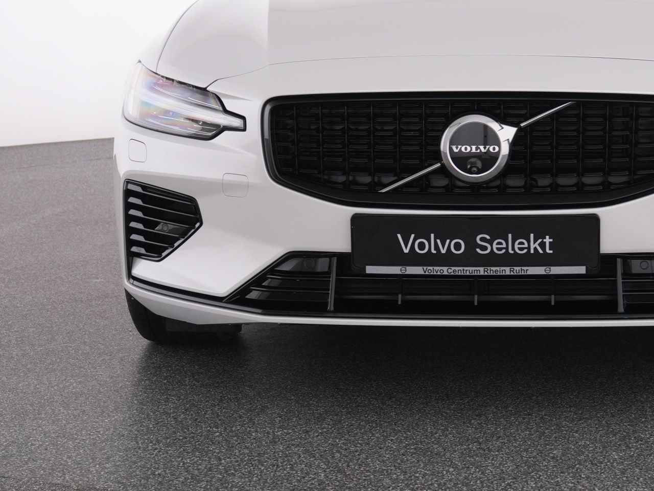 Volvo V60 T8 Recharge Plus Dark+AHK+BP+STANDHZ+LM18 foto 17