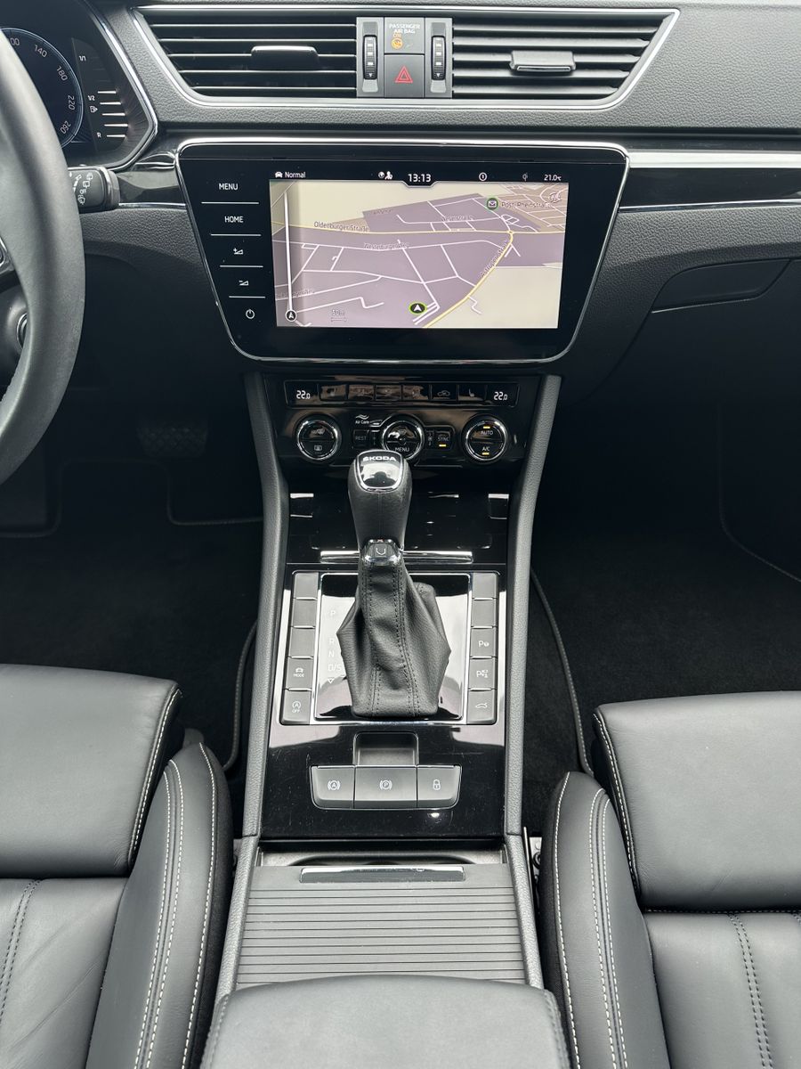 Fahrzeugabbildung SKODA Superb Combi L&K NAV+LED+360°+AHK+MEMORY+18ZO+VC