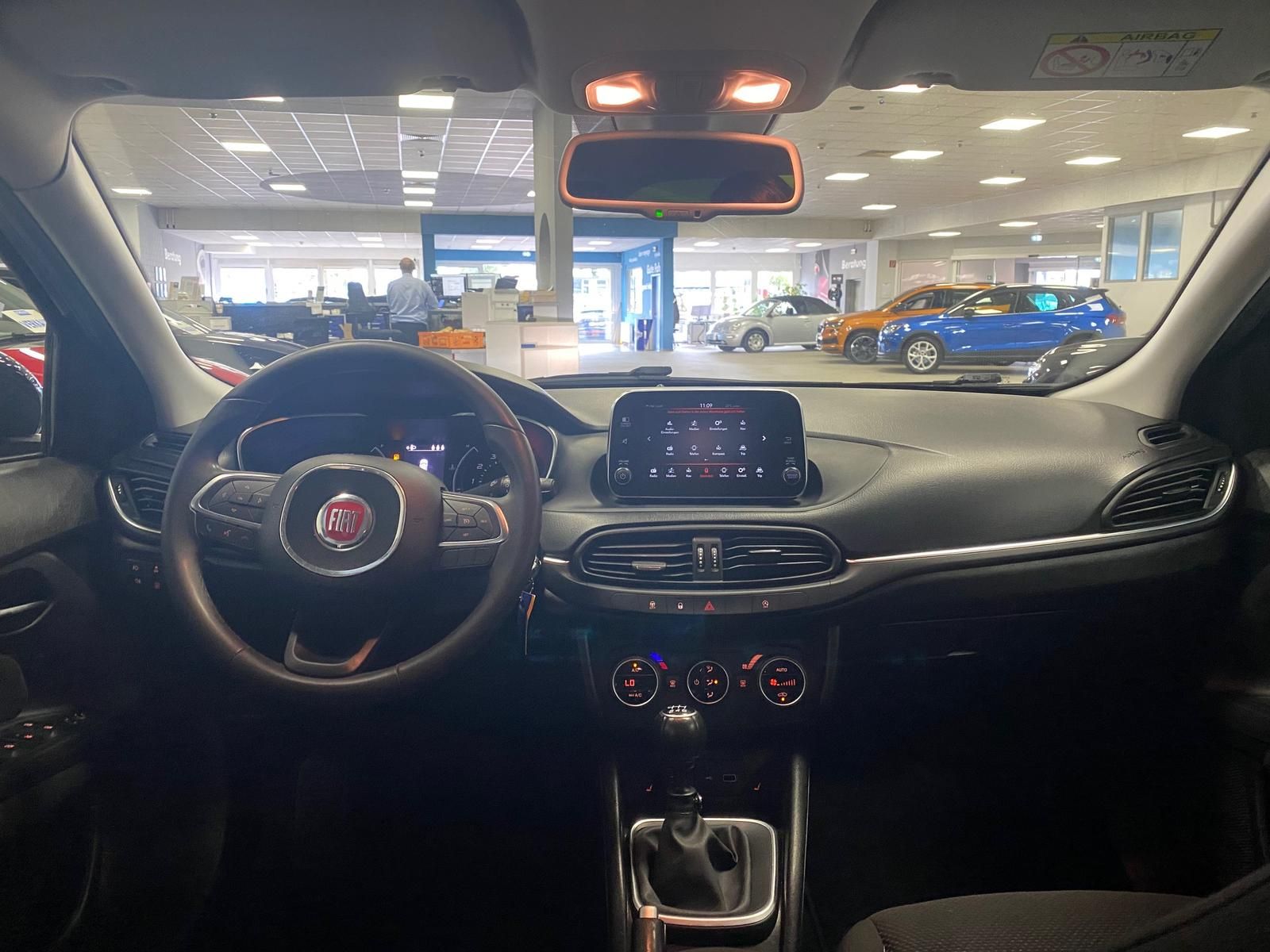 Fahrzeugabbildung Fiat Tipo 1.4 16V Turbo Lounge APP+KLIMA+PDC+NAVI+SIT