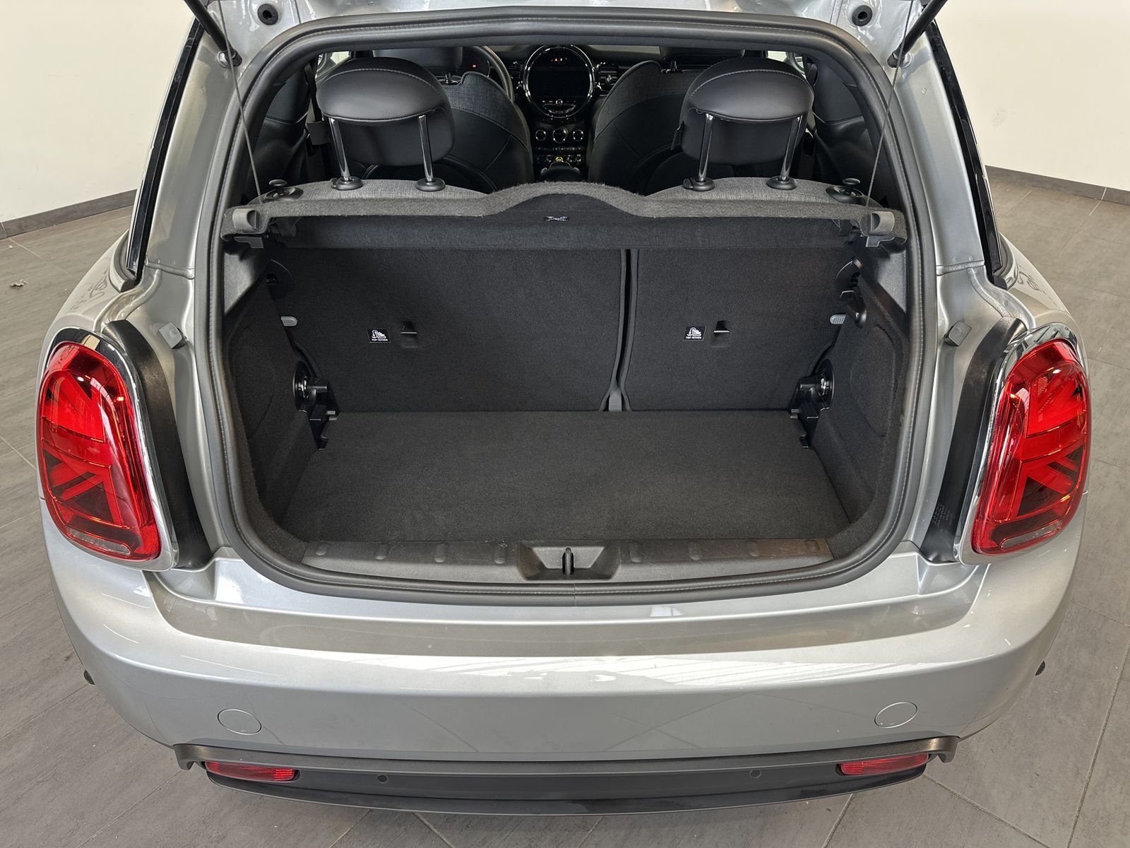 Fahrzeugabbildung MINI Cooper SE Classic-Trim NAV+LED+RÜCKFAHRKAMERA+SH