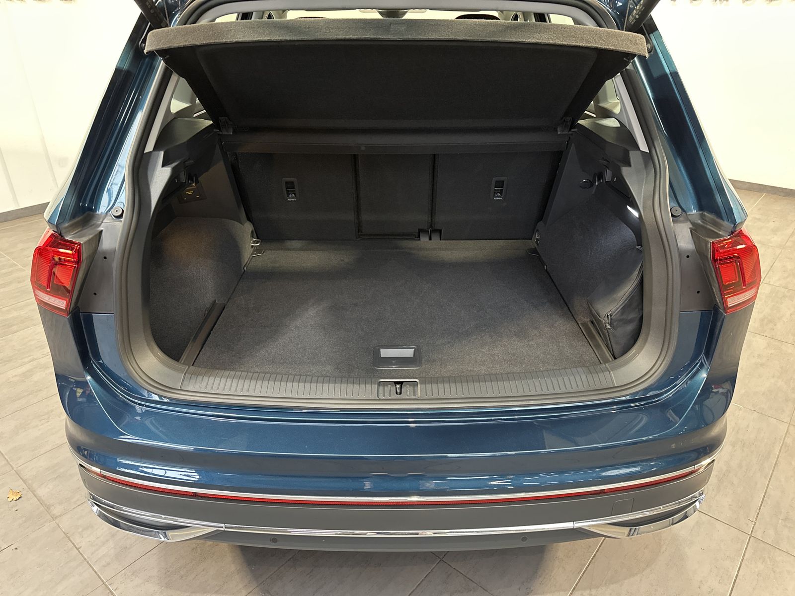 Fahrzeugabbildung Volkswagen Tiguan 2.0 TDI DSG Elegance NAV+MATRIX+ACC+VCOCK