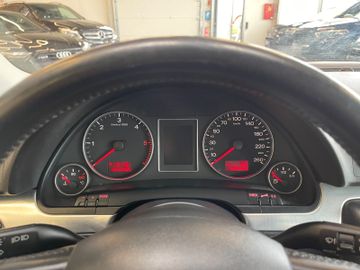 Audi A4 Avan 3.0 TDI quattro *SZHZ*PDC*TEMPOMAT*KLIMA