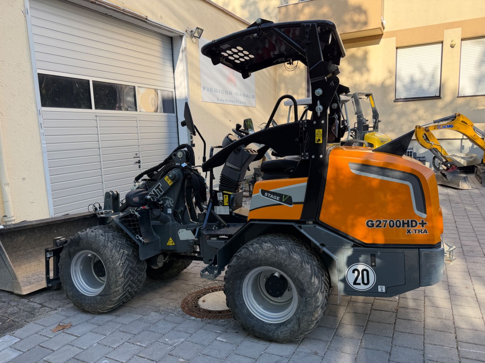 Fahrzeugabbildung Andere Giant G 2700xtraHD +