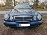 Mercedes-Benz E 200 CLASSIC - 1. Hand Rentner-/Garagenfahrzeug - gebrauchte Mercedes-Benz E 200 aus dem Jahr 1998