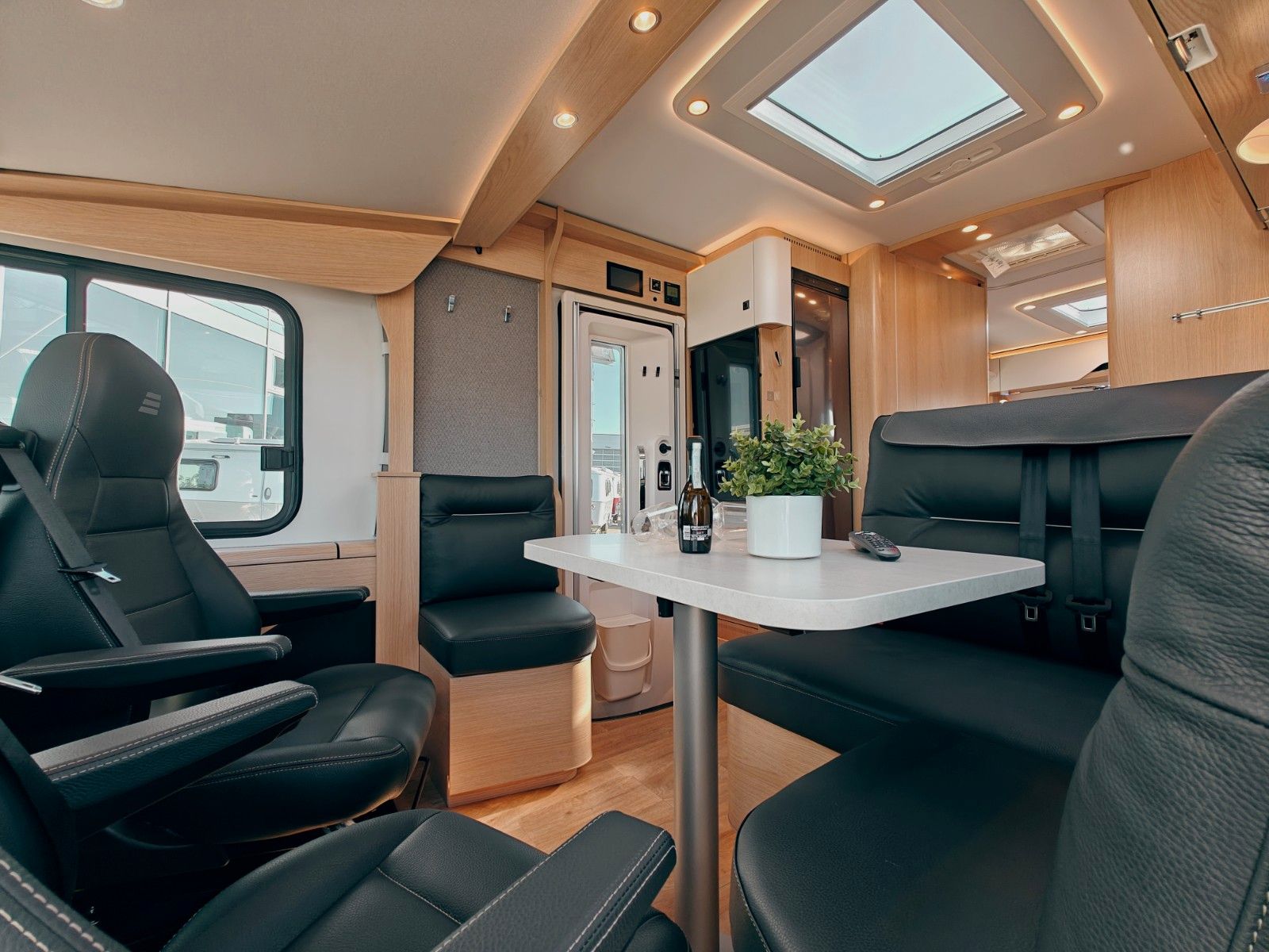 Fahrzeugabbildung HYMER / ERIBA / HYMERCAR B-KLASSE MC I 680 PREMIUM - NEU! MODELL 2025