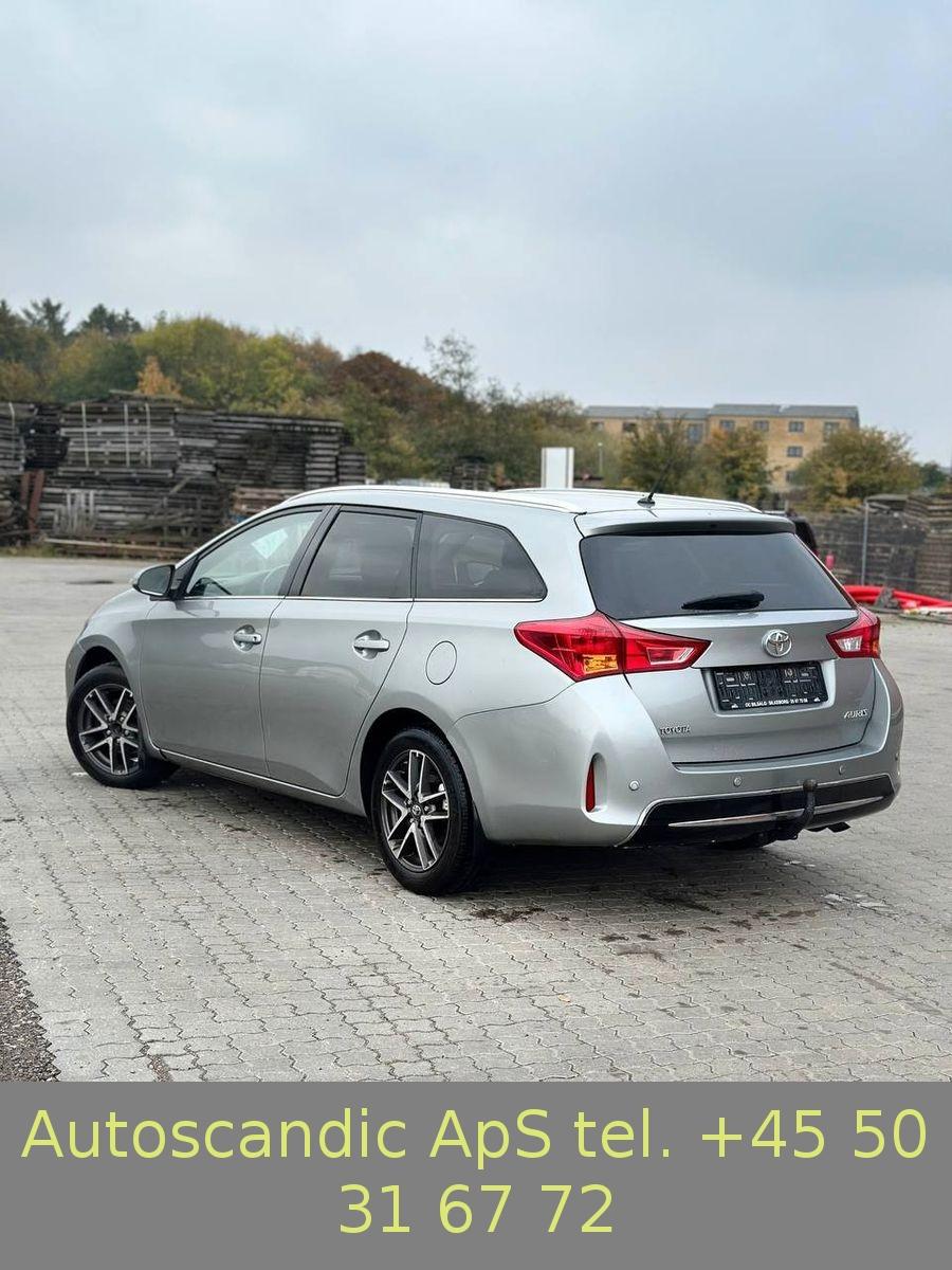 Toyota Auris 2014 — photo 12
