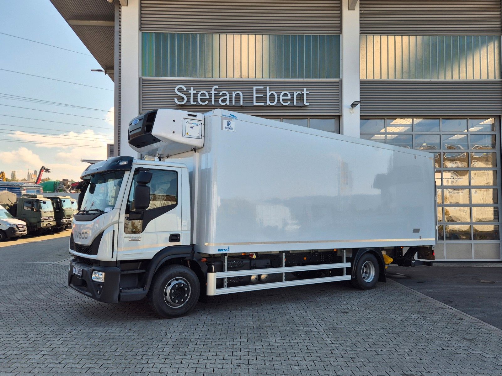 Fahrzeugabbildung Iveco Eurocargo ML160E28/P Carrier Supra 1250 LBW Tür