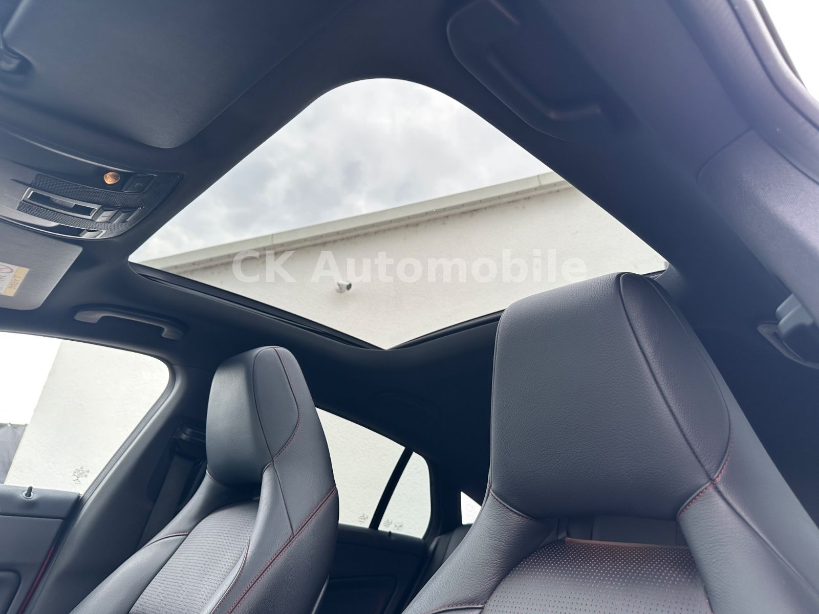 Fahrzeugabbildung Mercedes-Benz CLA 200 Shooting Brake AMG-Line/Night-Paket/LED