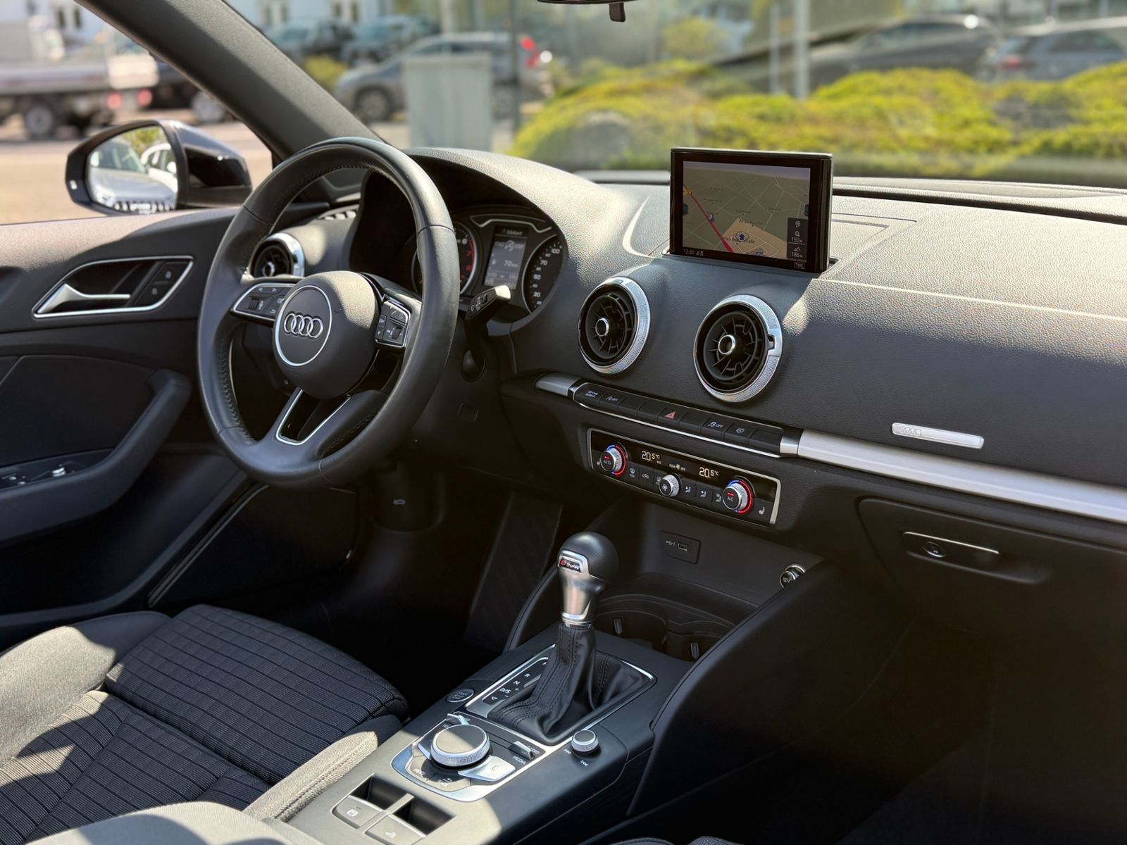 Fahrzeugabbildung Audi A3 Cabriolet 35 TFSI S line B&O ACC LED