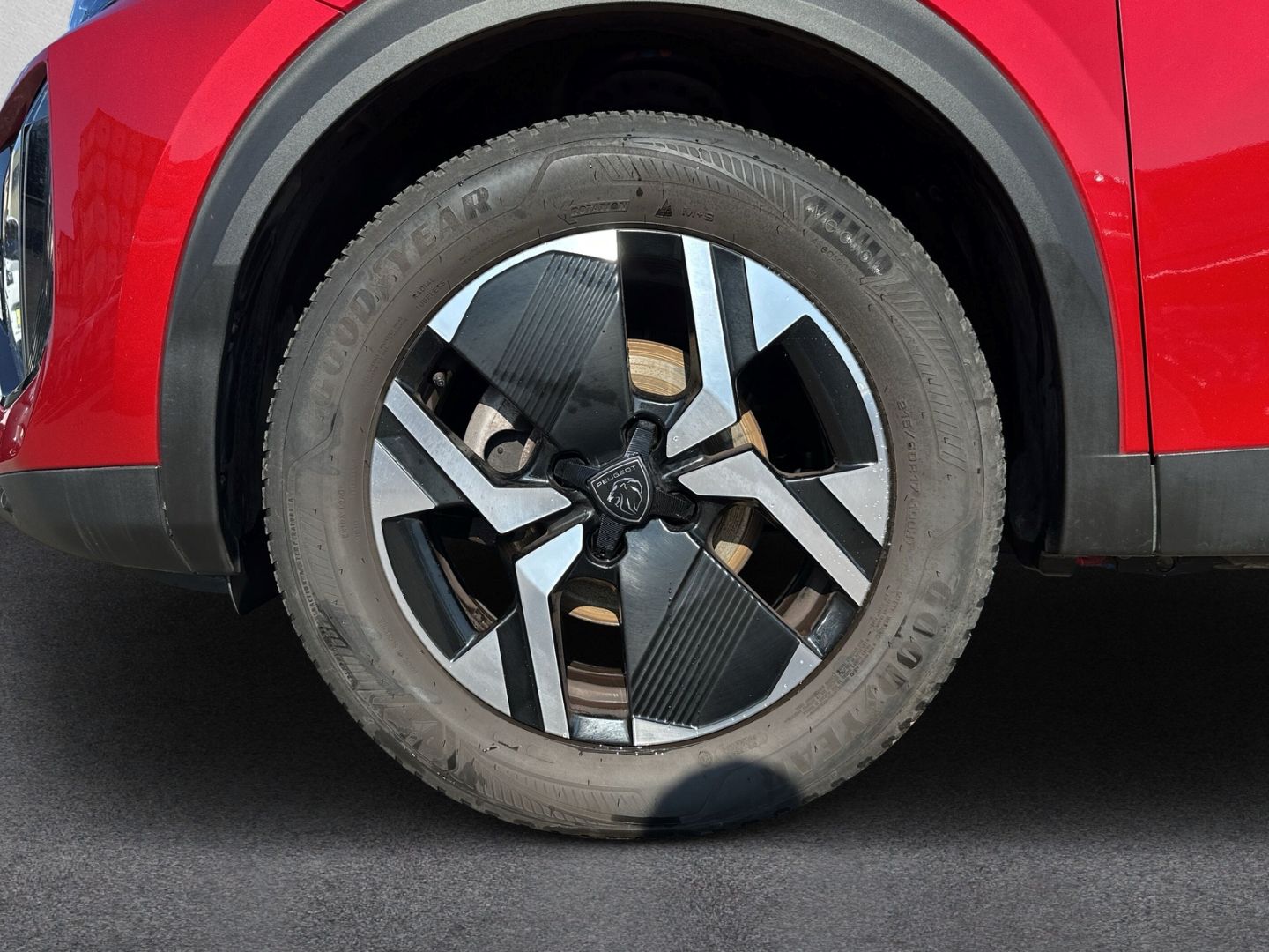 Fahrzeugabbildung Peugeot 2008 Allure LED Apple CarPlay Android Auto Klima