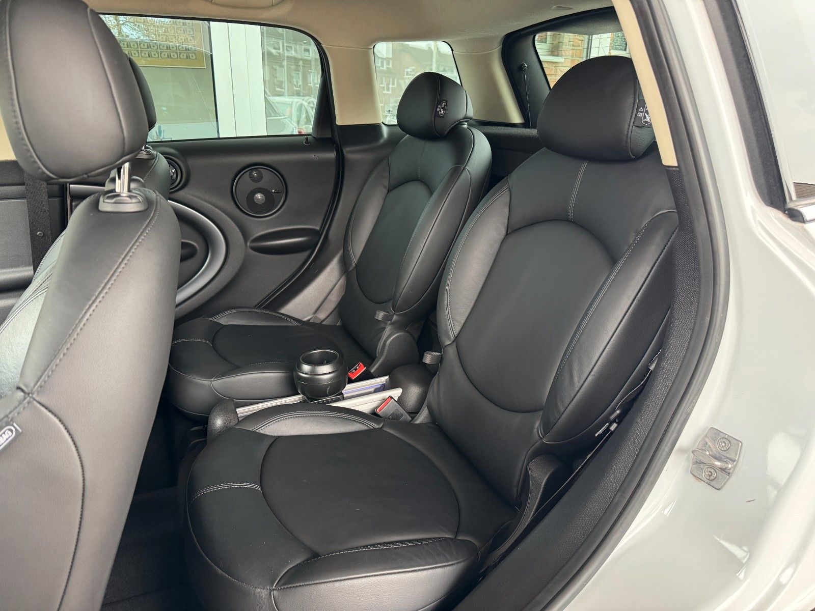 Fahrzeugabbildung MINI Cooper S Countryman ALL4 Autom. Pano/Leder