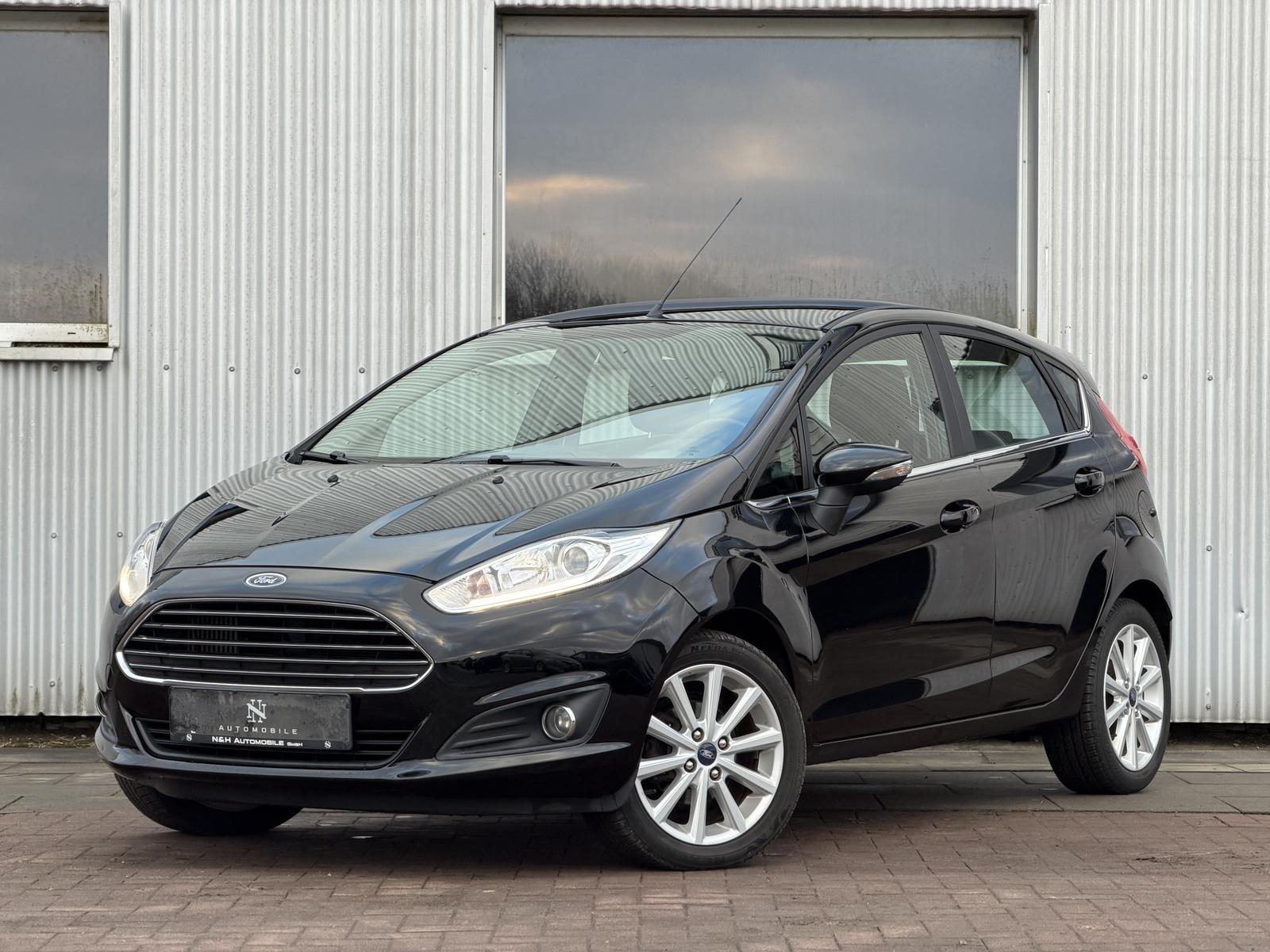 Ford Fiesta Titanium LED Sitzheizung 1 Hand