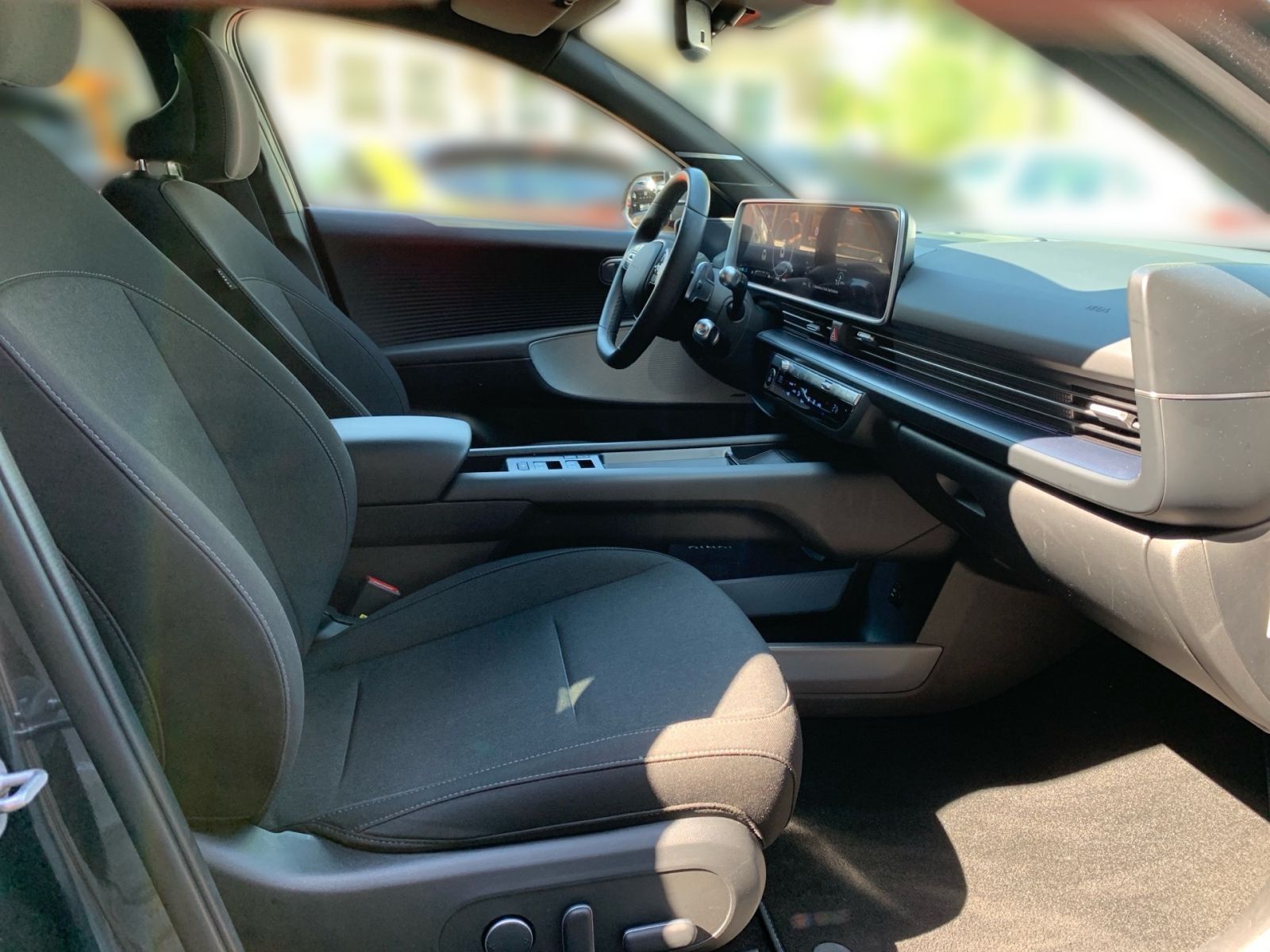 Fahrzeugabbildung Hyundai IONIQ 6 Techniq Elektro 4WD 77,4 kWh Park-Paket
