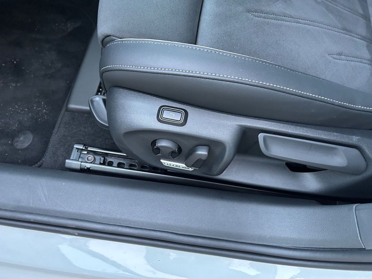 Fahrzeugabbildung Volkswagen Passat Variant 1.5 eTSI 110 kW Business