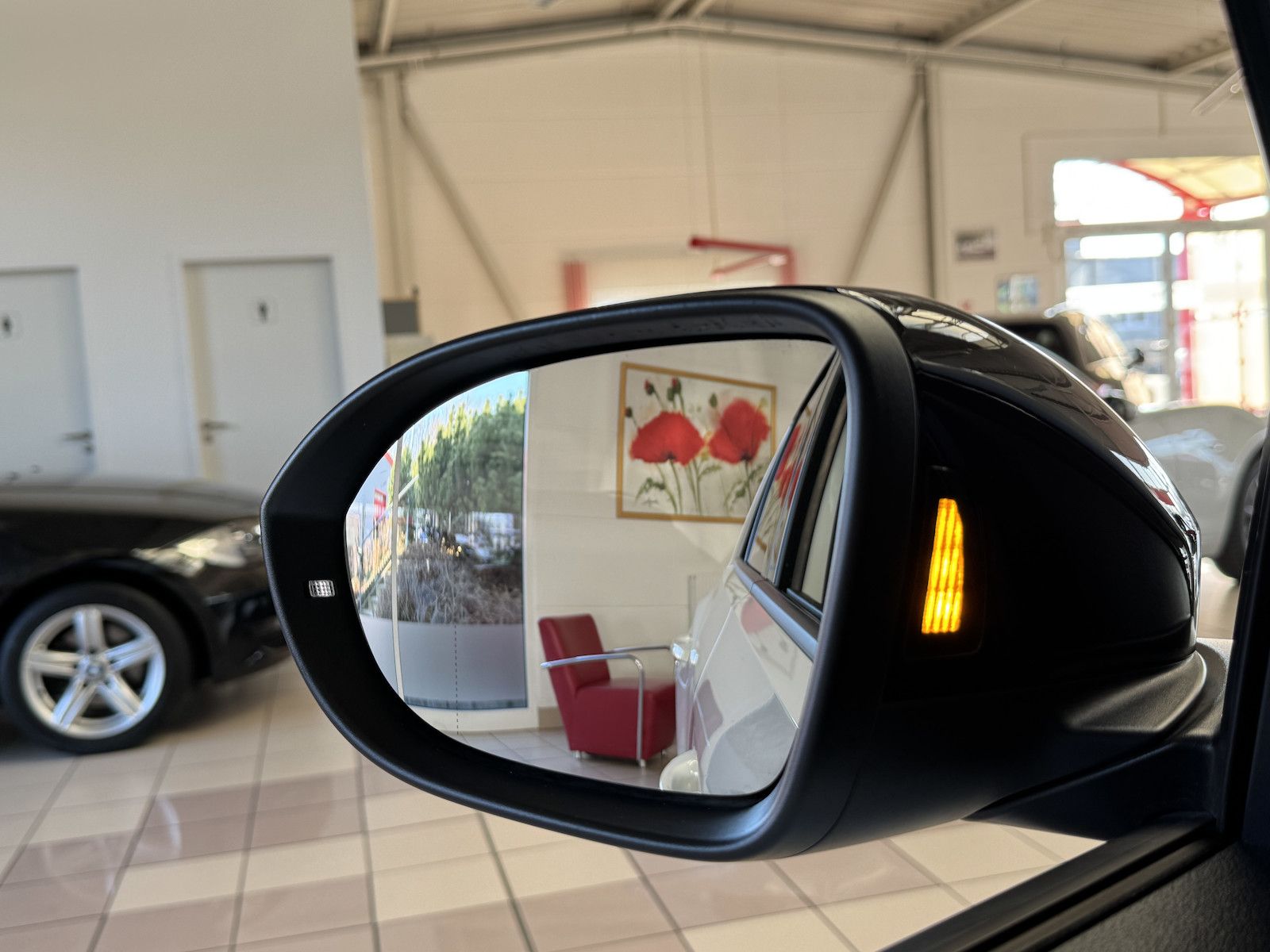 Fahrzeugabbildung Volkswagen T-Roc 1.5 DSG R-Line/Black/1.Hd/Spur/Park/Ahk