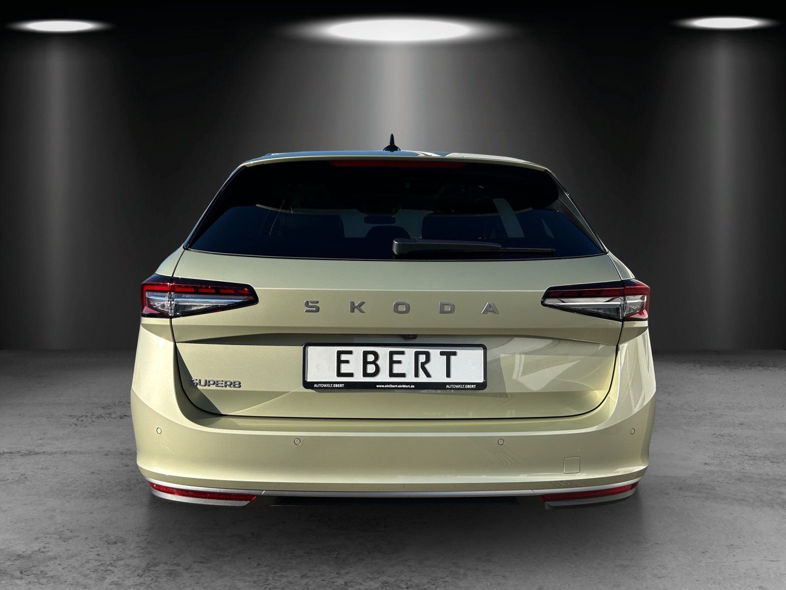 Fahrzeugabbildung SKODA Superb Combi 2.0 TDI L&K/ST-HZG/PANO-DA/AHK/360°