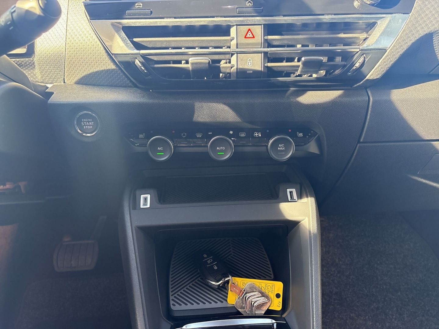 Fahrzeugabbildung Citroën C4 X PureTech 130 S&S EAT8 Shine HUD Navi Digita