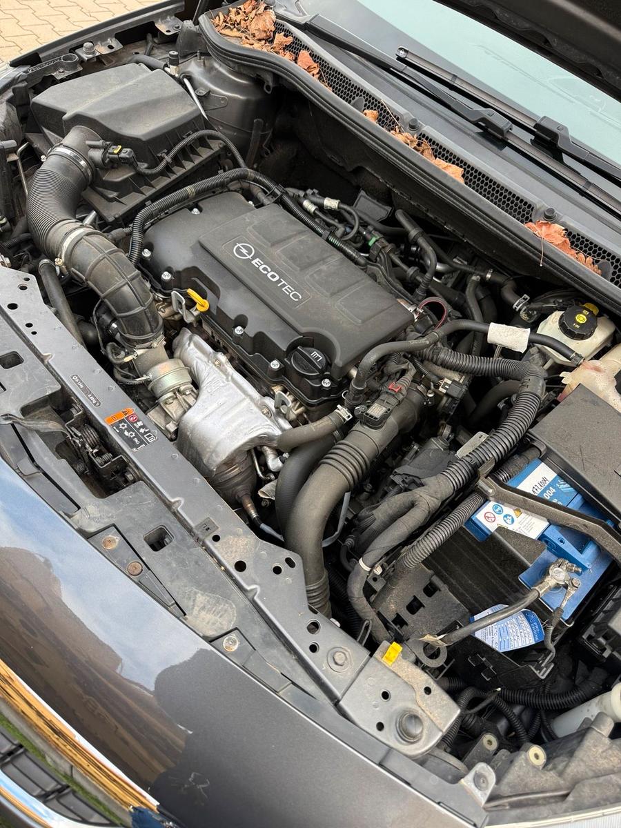 Opel Astra 2011 — photo 8